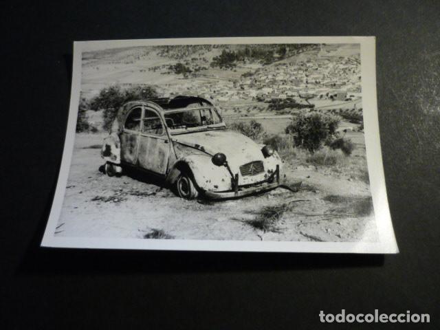 Alte Fotografie: NAVA DE RICOMALILLO TOLEDO AUTOMOVIL CITROEN DYANE ACCIDENTADO ANTIGUA FOTOGRAFIA 7,5 X 10,5 CM