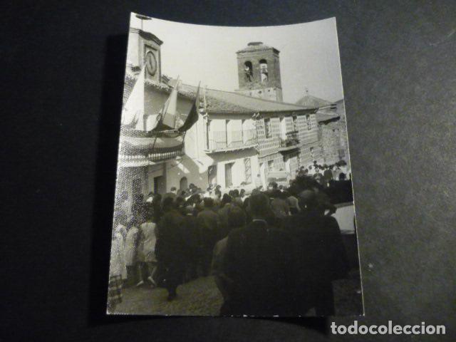 Fotograf&iacute;a antigua: HELECHOSA DE LOS MONTES BADAJOZ ENTIERRO ENRIQUETA DOMINGUEZ ANTIGUA FOTOGRAFIA 7,5 X 10,5 CM