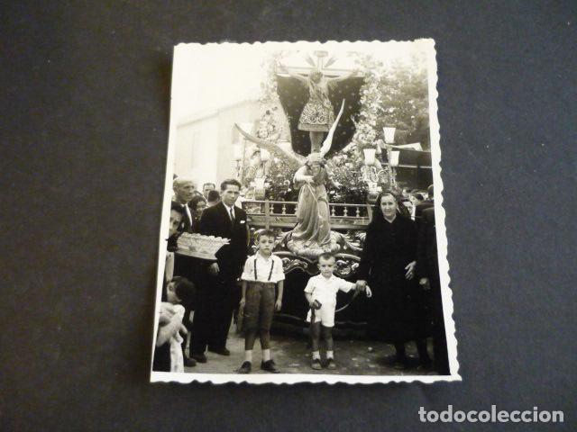 Fotograf&iacute;a antigua: VILLAFRANCA DE LOS CABALLEROS TOLEDO PROCESION CRISTO DE SANTA ANA ANTIGUA FOTOGRAFIA 8,5 X 7 CM