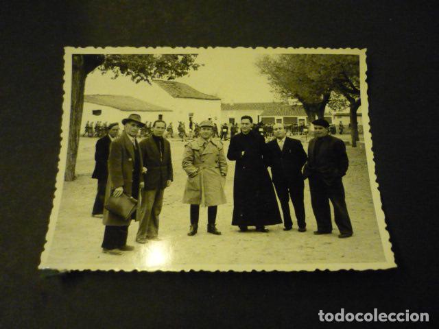 Alte Fotografie: ARGES TOLEDO RETRATO DEL ALCALDE MEDICO PARROCO Y EL MAESTRO ANTIGUA FOTOGRAFIA 12 X 9 CM