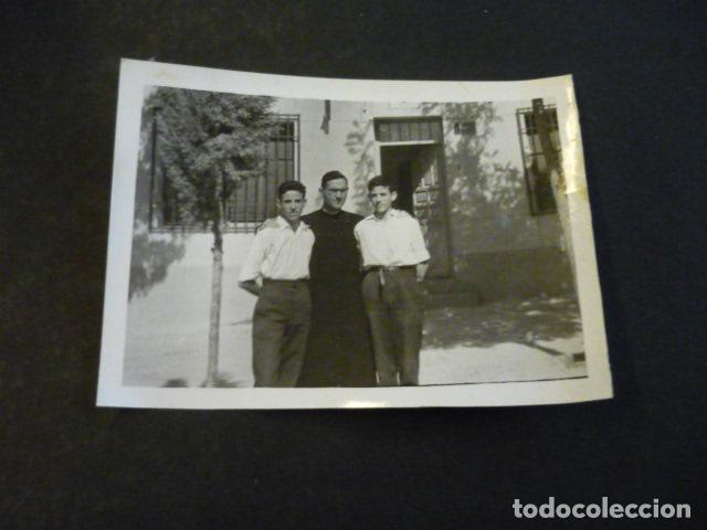 Fotografia antiga: ARGES TOLEDO PARROCO CON SEMINARISTAS ANTIGUA FOTOGRAFIA 9 X 6.5 CM