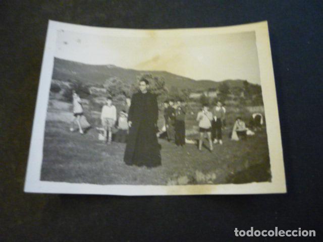 Alte Fotografie: TOLEDO GRUPO HACIENDO EL CAMINO DE GUADALIPE 1962 ANTIGUA FOTOGRAFIA 8 X 6 CM