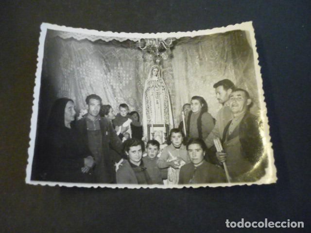 Alte Fotografie: VILLAFRANCA DE LOS CABALLEROS TOLEDO FAMILI CON LA VIRGEN DE FATIMA ANTIGUA FOTOGRAFIA 8,5 X 11,5 CM