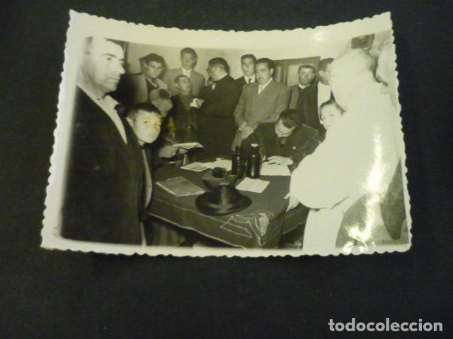 Antique Photography: VILLAFRANCA DE LOS CABALLEROS TOLEDO FAMILIA CON LA VIRGEN D FATIMA ANTIGUA FOTOGRAFIA 8,5 X 11,5 CM