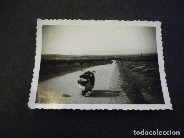 Antique Photography: LAYOS TOLEDO CARRETERA Y MOTO ANTIGUA FOTOGRAFIA 8,5 X 6 CM