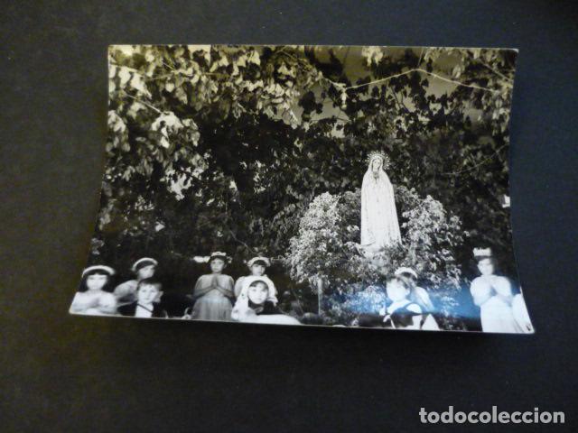 Alte Fotografie: ILLANA GUADALAJARA NI&Ntilde;AS EN ALTAR ANTIGUA FOTOGRAFIA 7,5 X 10,5 CM