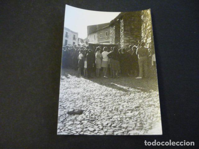 Alte Fotografie: HOLECHOSA DE LOS MONTES BADAJOZ ENTIERRA ENRIQUETA DOMINGUEZ ANTIGUA FOTOGRAFIA 7,5 X 10,5 CM