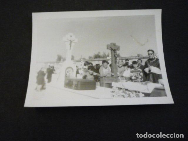 Fotografia antiga: CEBOLLA TOLEDO EN EL CEMENTERIO ANTIGUA FOTOGRAFIA 7,5 X 10,5 CM