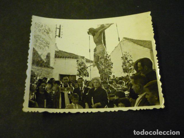 Fotografia antiga: SAN MARTIN DE PUSA TOLEDO PROCESION ANTIGUA FOTOGRAFIA 8 X 6 CM