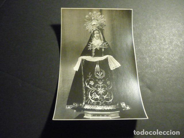 Fotografia antica: BARCELONA TALLER DE ESCULTURA ROSENDO OLIVELLA FOTOGRAFIA MUESTRARIO VIRGEN SOLEDAD 8 X 13 CM