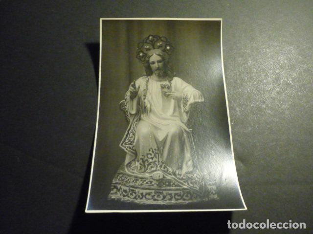 Fotografia antica: BARCELONA TALLER DE ESCULTURA ROSENDO OLIVELLA FOTOGRAFIA MUESTRARIO SAGRADO CORAZON 8 X 13 CM