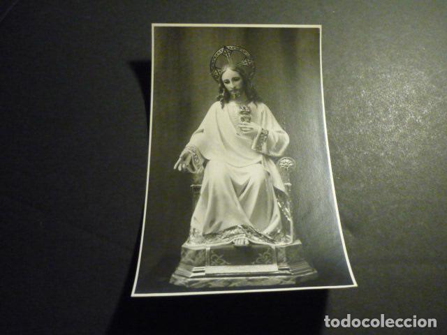 Fotografia antica: BARCELONA TALLER DE ESCULTURA ROSENDO OLIVELLA FOTOGRAFIA MUESTRARIO SAGRADO CORAZON 8 X 13 CM