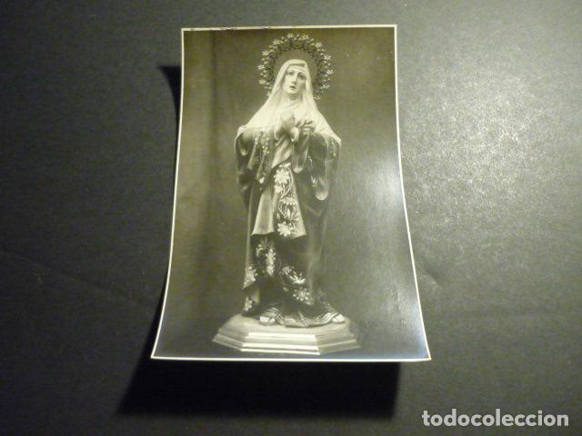 Fotografia antica: BARCELONA TALLER DE ESCULTURA ROSENDO OLIVELLA FOTOGRAFIA MUESTRARIO VIRGEN DOLOROSA 8 X 13 CM