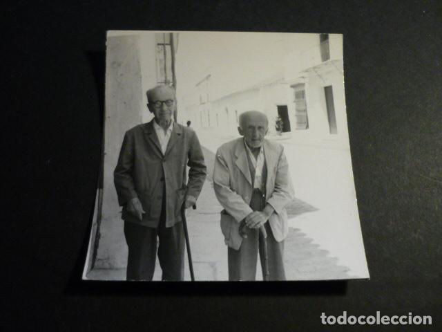 Fotograf&iacute;a antigua: MOGUER HUELVA SOBRINO DE JUAN RAMON JIMENEZ Y SU MAESTRO ANTIGUA FOTOGRAFIA 9 X 9 CM