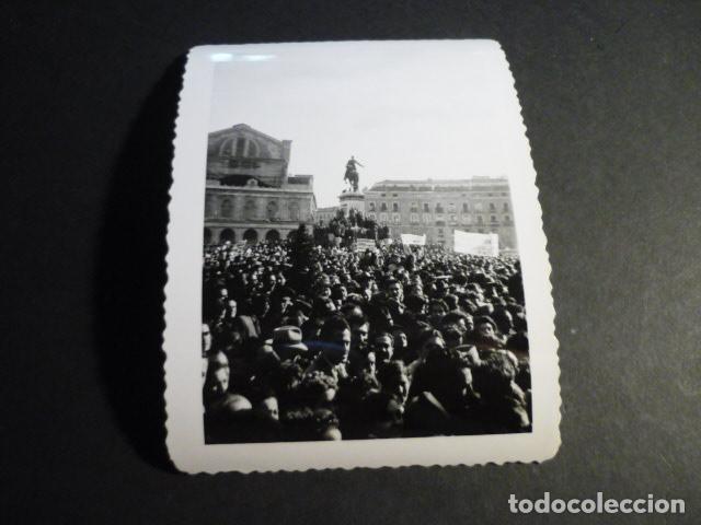 Fotograf&iacute;a antigua: MADRID PLAZA DE ORIENTE ACTO DE FRANCO EN EL PALACIO REAL ANTIGUA FOTOGRAFIA 8 X 11,5 CM