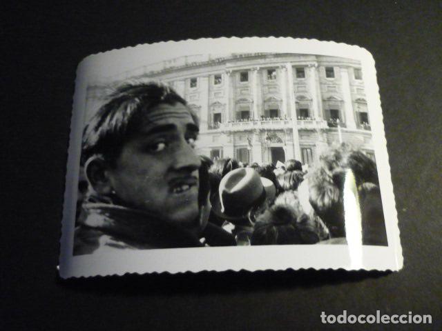 Alte Fotografie: MADRID PLAZA DE ORIENTE ACTO DE FRANCO EN EL PALACIO REAL ANTIGUA FOTOGRAFIA 8 X 11,5 CM