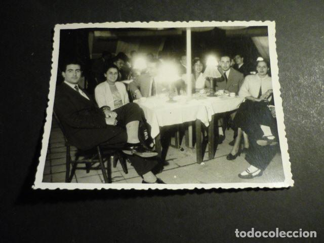 Photographie ancienne: SANTANDER GRUPO EN TERRAZA DE RESTAURANTE ANTIGUA FOTOGRAFIA ORTEGA FOTOGRAFO 8 X 11 CM