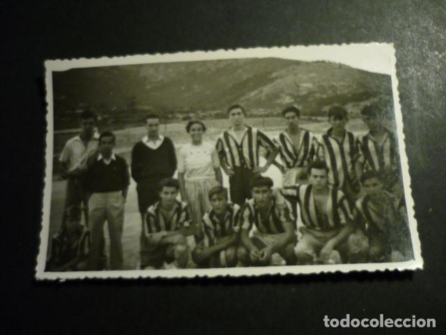 Fotografia antiga: CERCEDILLA MADRID EQUIPO DE FUTBOL DE CAMORRITOS ANTIGUA FOTOGRAFIA 9 X 14 CM