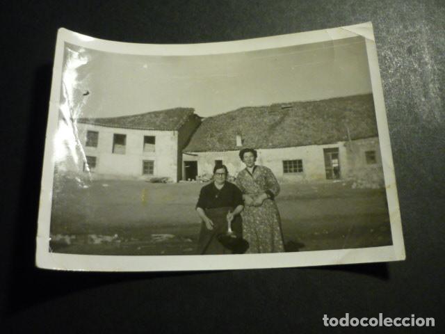 Antique Photography: TOMELLOSO CIUDAD REAL MUJERES EN PLAZA ANTIGUA FOTOGRAFIA 10,5 X 7,5 CM