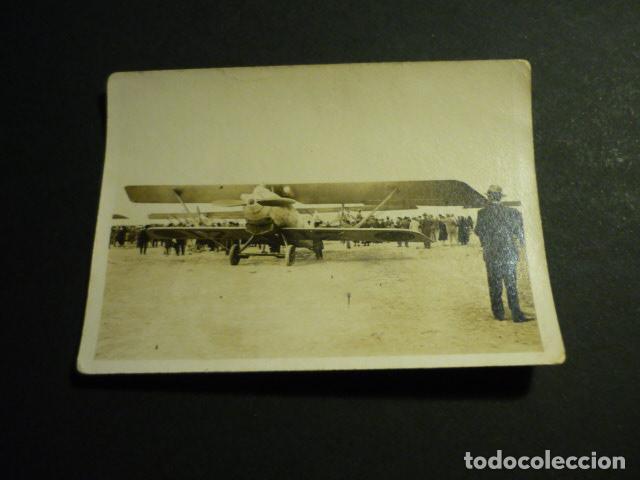 Antique Photography: MADRID AERODROMO DE CUATRO VIENTOS A&Ntilde;OS 20 PUBLICO CON AVIONES ANTIGUA FOTOGRAFIA 9 X 6 CM