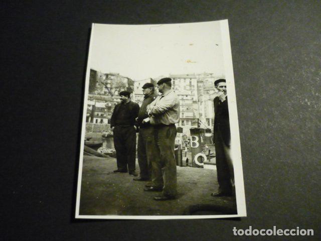 Fotograf&iacute;a antigua: SAN SEBASTIAN MARINEROS VASCOS EN EL PUERTO ANTIGUA FOTOGRAFIA POR SOLDADO LEGION CONDOR 6 X 9 CM