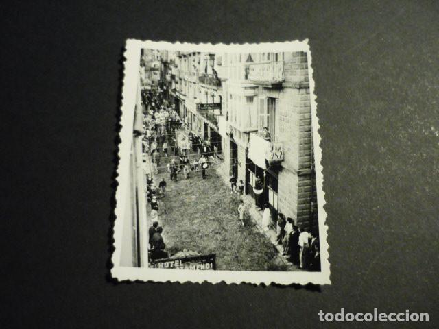 Fotograf&iacute;a antigua: ZARAUZ GUIPUZCOA PROCESION GUERRA CIVIL ANTIGUA FOTOGRAFIA POR SOLDADO LEGION CONDOR 6 X 9 CM