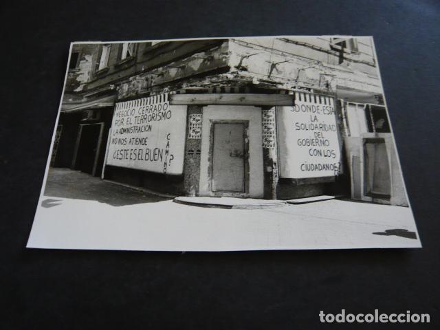 Fotografia antiga: MADRID ATENTADO TERRORISTA ETA PLAZA REPUBLICA DOMINICANA ANTIGUA FOTOGRAFIA ORIGINAL 12 X 17 CM