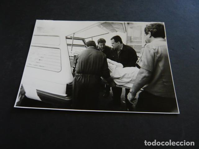 Fotograf&iacute;a antigua: MADRID ATENTADO TERRORISTA ETA PLAZA REPUBLICA DOMINICANA ANTIGUA FOTOGRAFIA ORIGINAL 12 X 17 CM