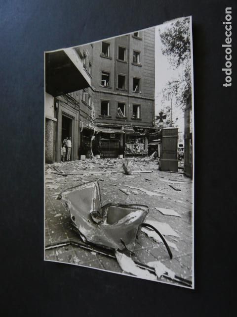 Fotograf&iacute;a antigua: MADRID ATENTADO TERRORISTA ETA PLAZA REPUBLICA DOMINICANA ANTIGUA FOTOGRAFIA ORIGINAL 12 X 17 CM
