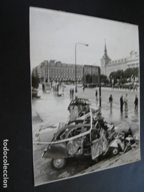 Fotograf&iacute;a antigua: MADRID ATENTADO TERRORISTA ETA PLAZA DE MONCLOA ANTIGUA FOTOGRAFIA ORIGINAL 20 X 25 CM
