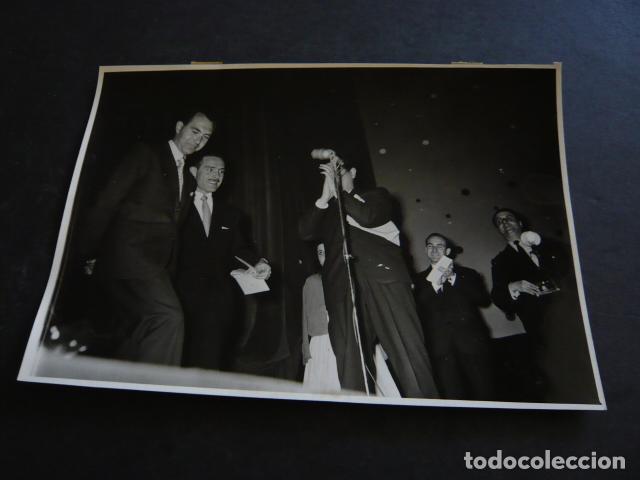 Fotograf&iacute;a antigua: MADRID RADIO MADRID CADENA SER CONCURSO MEDIO MILLON ANTIGUA FOTOGRAFIA ORIGINAL 12 X 18 CM