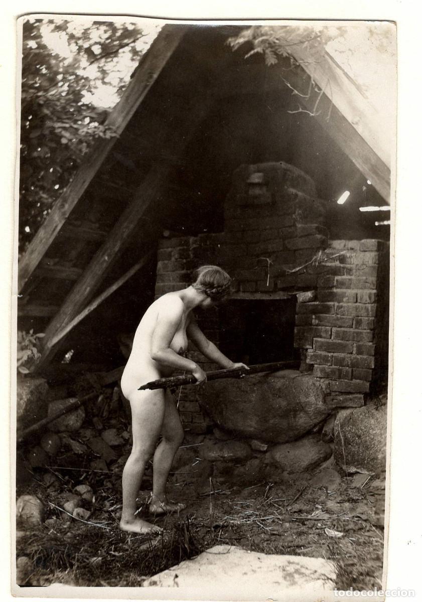 Fotograf&iacute;a antigua: Desnudo naturista en el campo, foto: Josef Bayer, ca 1920.