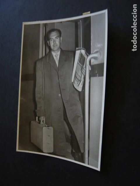 Fotografia antiga: MADRID RADIO MADRID CADENA SER CONCURSO MEDIO MILLON ANTIGUA FOTOGRAFIA ORIGINAL 12 X 18 CM