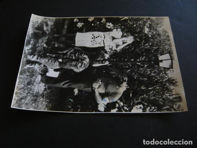 Fotograf&iacute;a antigua: BARBARA REY ACTRIZ CANTANTE CON ANGEL CRISTO ANTIGUA FOTOGRAFIA ORIGINAL 24 X 18 CM