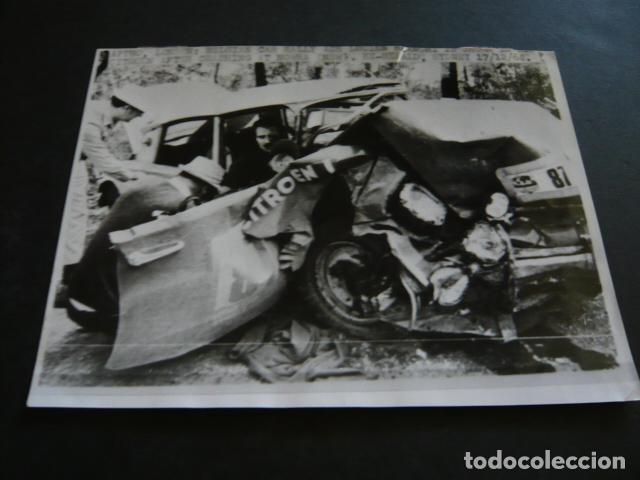 Fotograf&iacute;a antigua: RALLYE LONDRES SIDNEY AUTOMOVILISMO CARRERAS FOTOGRAFIA ORIGINAL 16 X 21 CM