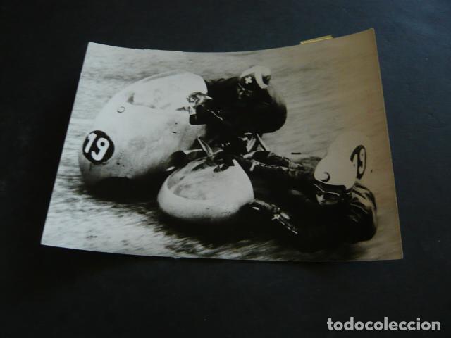 Fotografia antica: RALLYE MODENA ITALIA FLORIAN CAMATHIAS HERIDO SIDECAR ANTIGUA FOTOGRAFIA ORIGINAL 12 X 18 CM