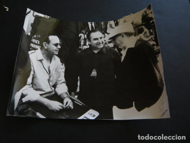 Fotograf&iacute;a antigua: MADRID CECILIO MARTIN Y FERNANDO CARACUEL AUTOMOVILISMO ANTIGUA FOTOGRAFIA ORIGINAL 18 X 24 CM