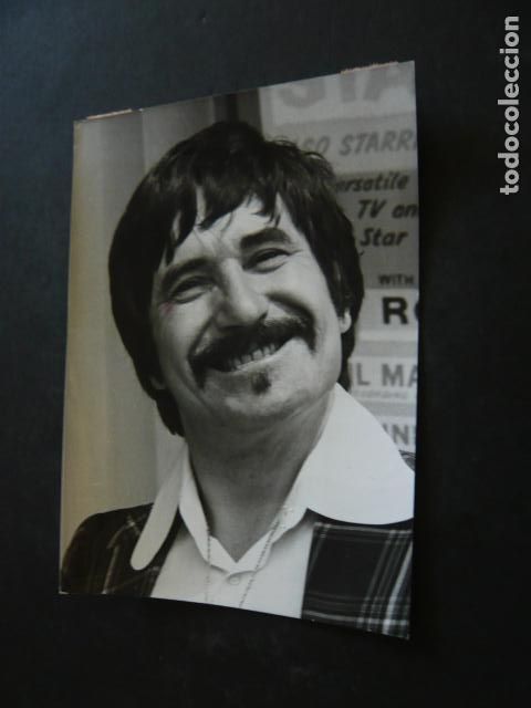 Fotografia antiga: KENNY BALL TROMPETISTA ANTIGUA FOTOGRAFIA ORIGINAL 12 X 18 CM
