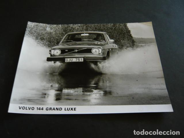 Fotograf&iacute;a antigua: AUTOMOVIL VOLVO 144 GRAND LUXE ANTIGUA FOTOGRAFIA ORIGINAL 15 X 20 CM
