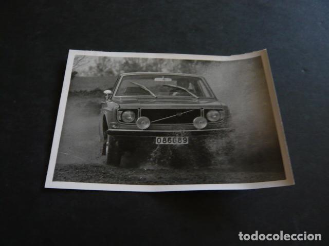 Fotograf&iacute;a antigua: AUTOMOVIL VOLVO 144 GRAND LUXE ANTIGUA FOTOGRAFIA ORIGINAL 13 X 9 CM