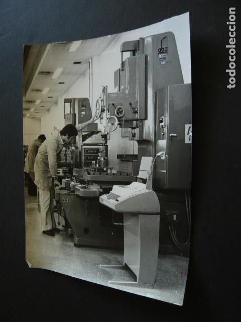 Fotograf&iacute;a antigua: BRASIL FABRICA AUTOMOVILES VOLKSWAGEN ANTIGUA FOTOGRAFIA ORIGINAL 24 X 18 CM