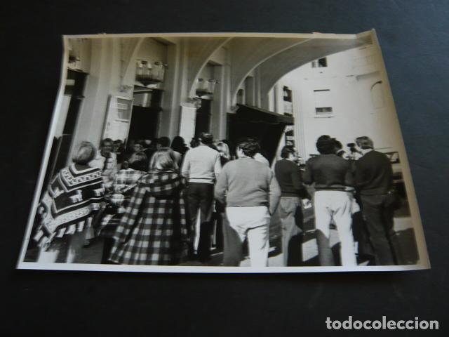 Alte Fotografie: BIARRITZ FRANCIA COLAS PELICULA EL ULTIMO TANGO EN PARIS ANTIGUA FOTOGRAFIA ORIGINAL 18 X 24 CM