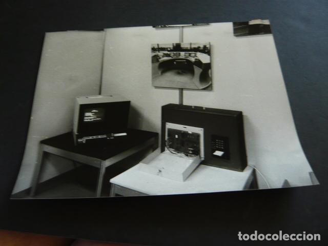 Fotografia antica: MADRID SALON DE LA SEGURIDAD SICUR ANTIGUA FOTOGRAFIA ORIGINAL 24 X 18 CM