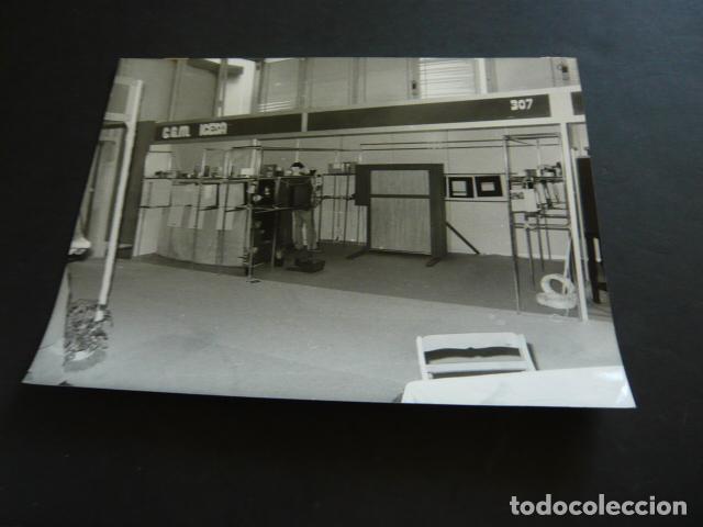 Fotografia antiga: MADRID SALON DE LA SEGURIDAD SICUR ANTIGUA FOTOGRAFIA ORIGINAL 24 X 18 CM