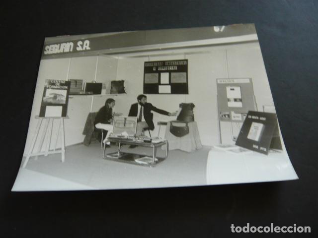 Alte Fotografie: MADRID SALON DE LA SEGURIDAD SICUR ANTIGUA FOTOGRAFIA ORIGINAL 24 X 18 CM