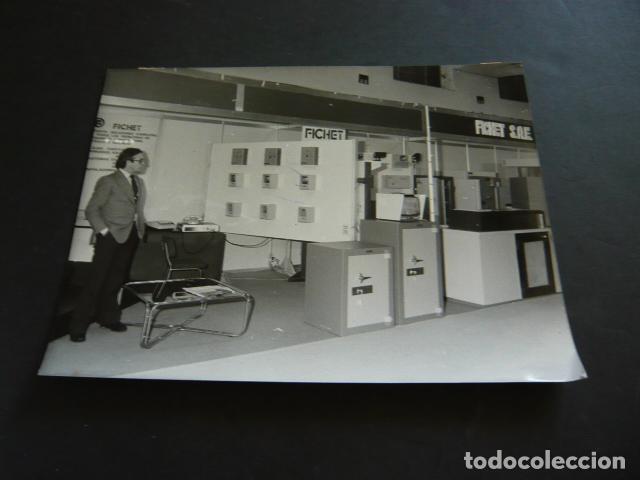 Fotografia antiga: MADRID SALON DE LA SEGURIDAD SICUR ANTIGUA FOTOGRAFIA ORIGINAL 24 X 18 CM