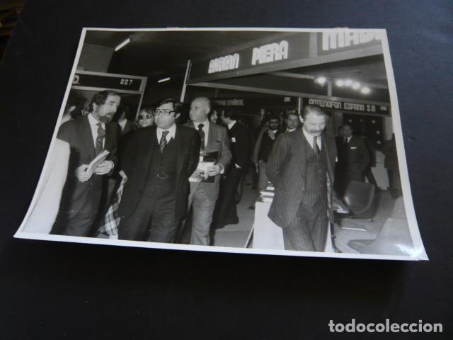 Alte Fotografie: MADRID SALON DE LA SEGURIDAD SICUR ANTIGUA FOTOGRAFIA ORIGINAL 24 X 18 CM