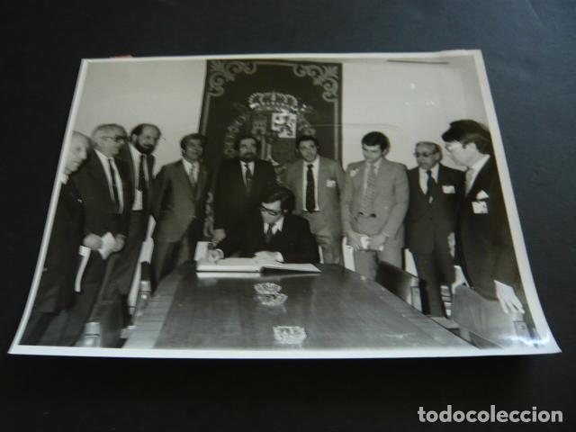 Alte Fotografie: MADRID SALON DE LA SEGURIDAD SICUR ANTIGUA FOTOGRAFIA ORIGINAL 24 X 18 CM