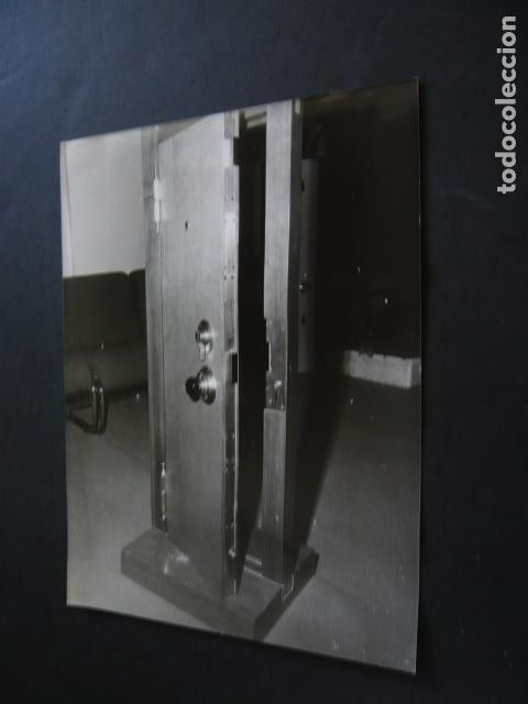 Alte Fotografie: MADRID SALON DE LA SEGURIDAD SICUR ANTIGUA FOTOGRAFIA ORIGINAL 24 X 18 CM
