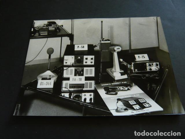 Fotografia antiga: MADRID SALON DE LA SEGURIDAD SICUR ANTIGUA FOTOGRAFIA ORIGINAL 24 X 18 CM